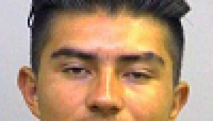 Face photo of male fugitive William De La Rosa